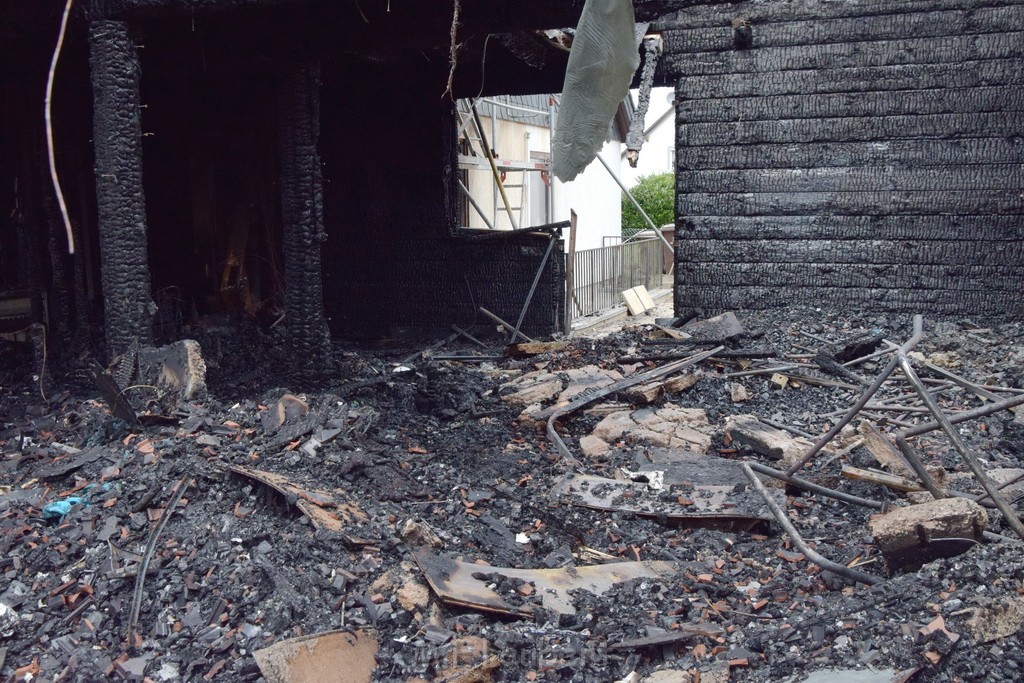 Schwerer Brand in Einfamilien Haus Roesrath Rambruecken P075.JPG - Miklos Laubert